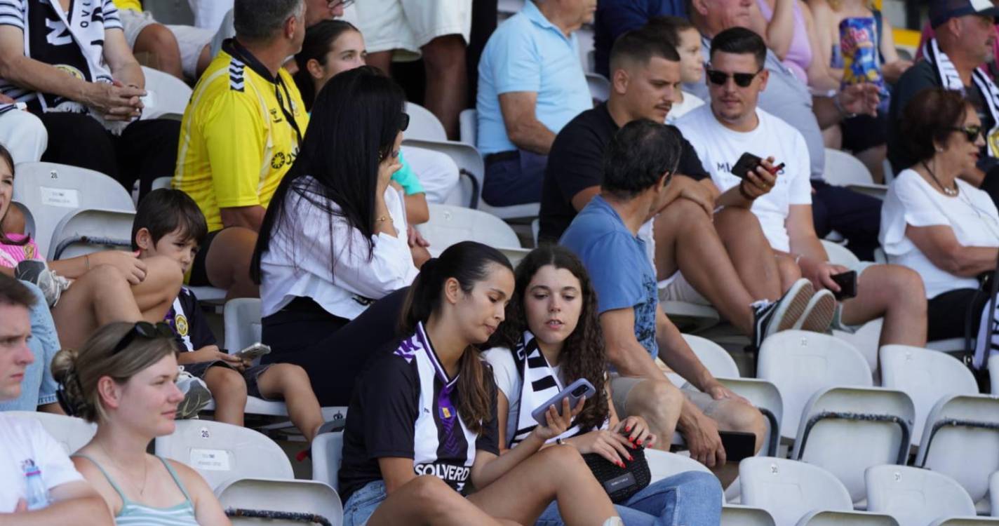 I Liga: Boa moldura humana para assistir ao Nacional x Farense (com fotos)