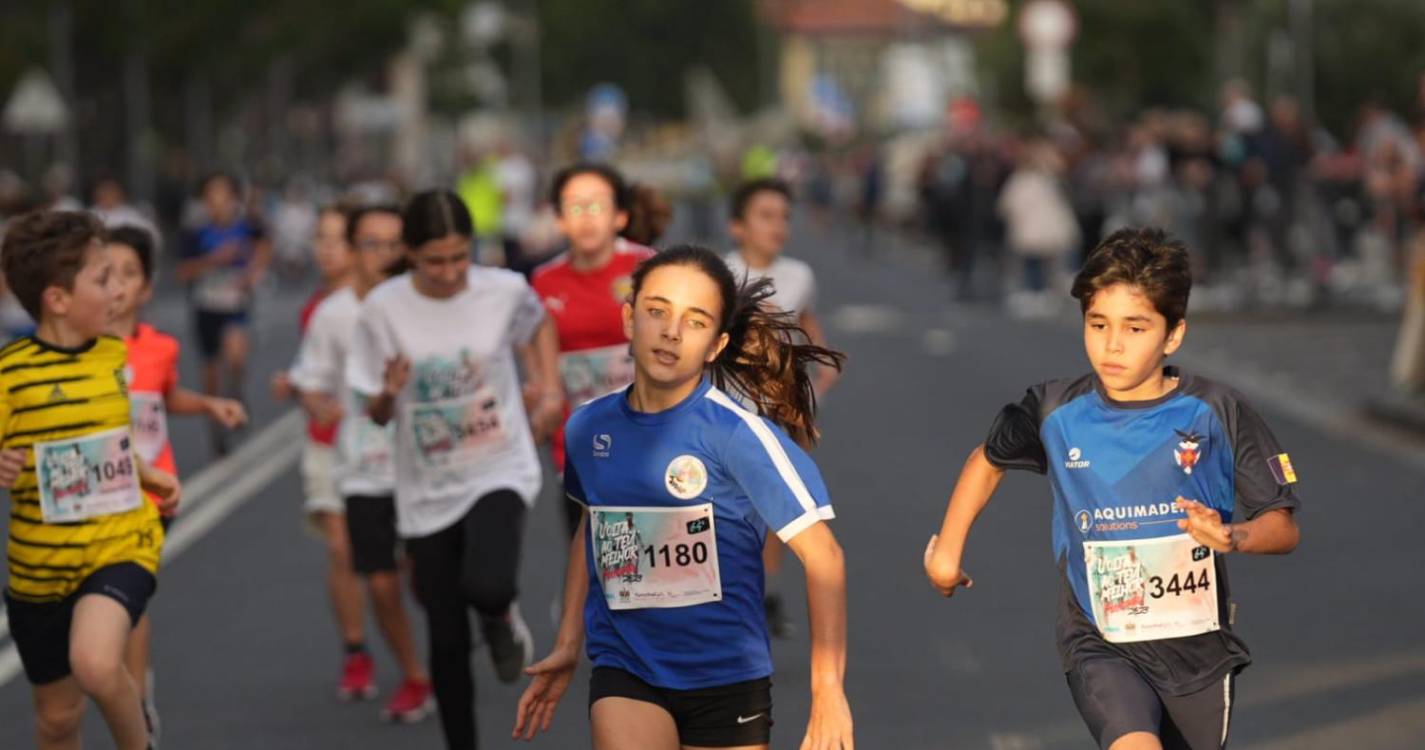 Público começa a juntar-se para a corrida de São Silvestre