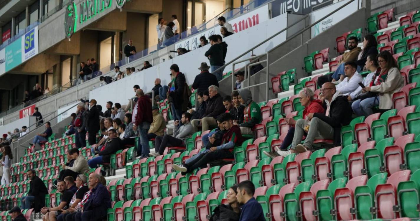 ’Caldeirão’ com pouco público para o Marítimo-Leiria (com fotos)