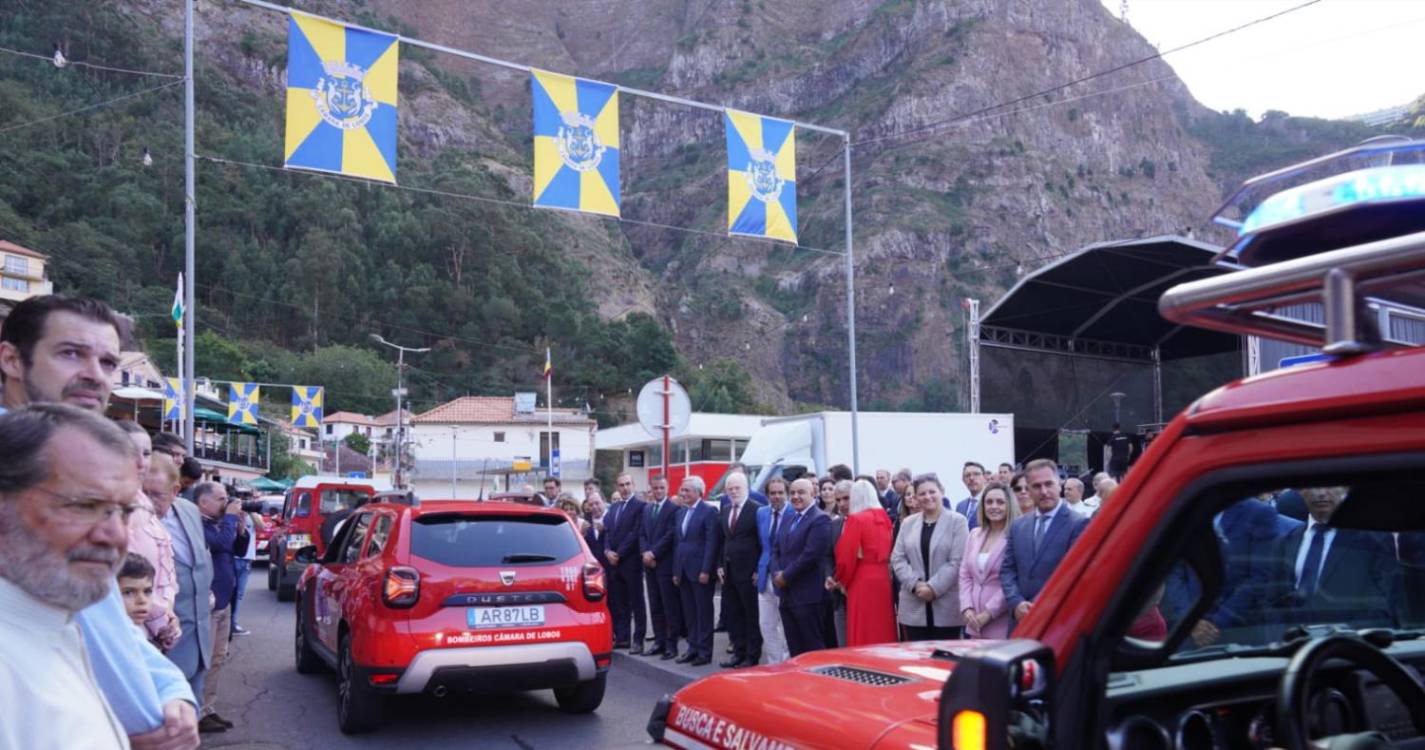 Sessão do 189.º aniversário de Câmara de Lobos arranca com desfile de carros de bombeiros