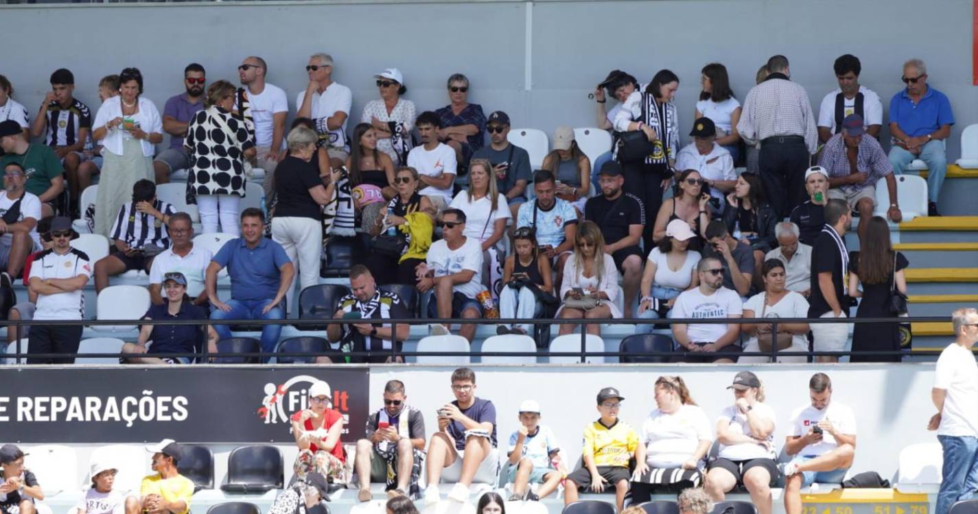 I Liga: Boa moldura humana para assistir ao Nacional x Farense (com fotos)