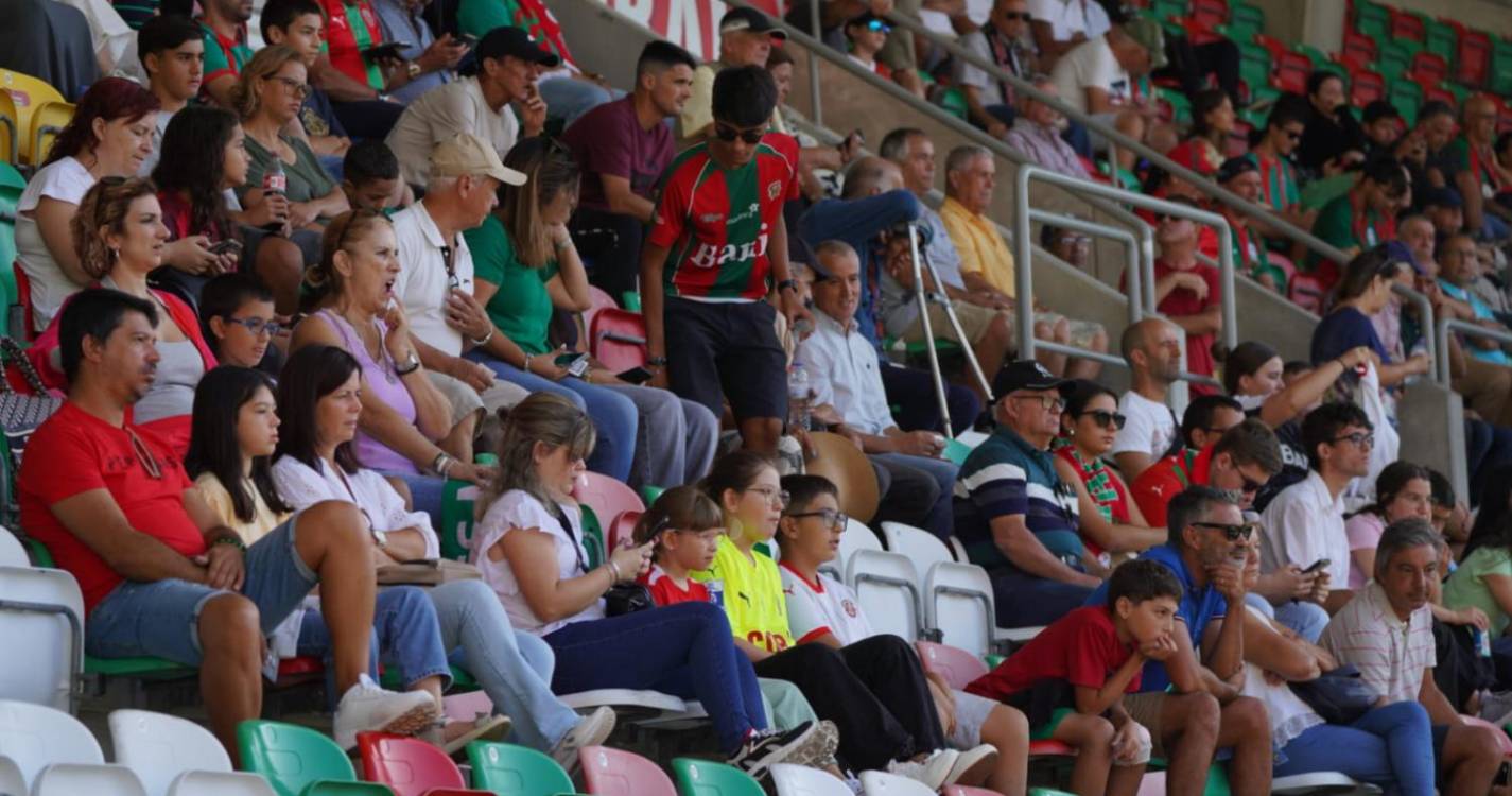 Veja quem está nos Barreiros a assistir ao Marítimo - Alverca