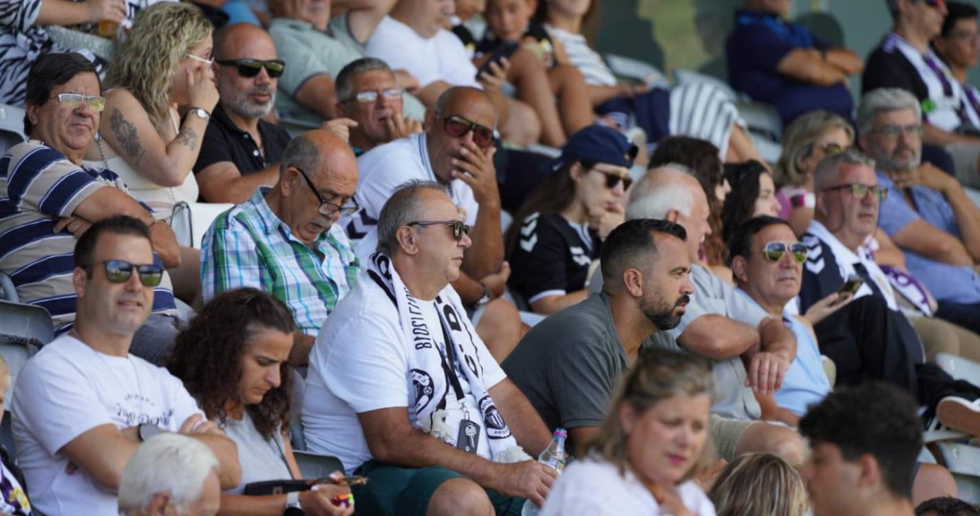 I Liga: Boa moldura humana para assistir ao Nacional x Farense (com fotos)