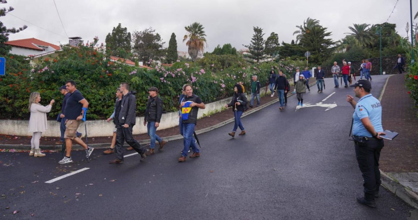 ‘Fascismo Nunca Mais, Canavieira Livre’ junta à volta de 80 pessoas (com fotos e vídeo)