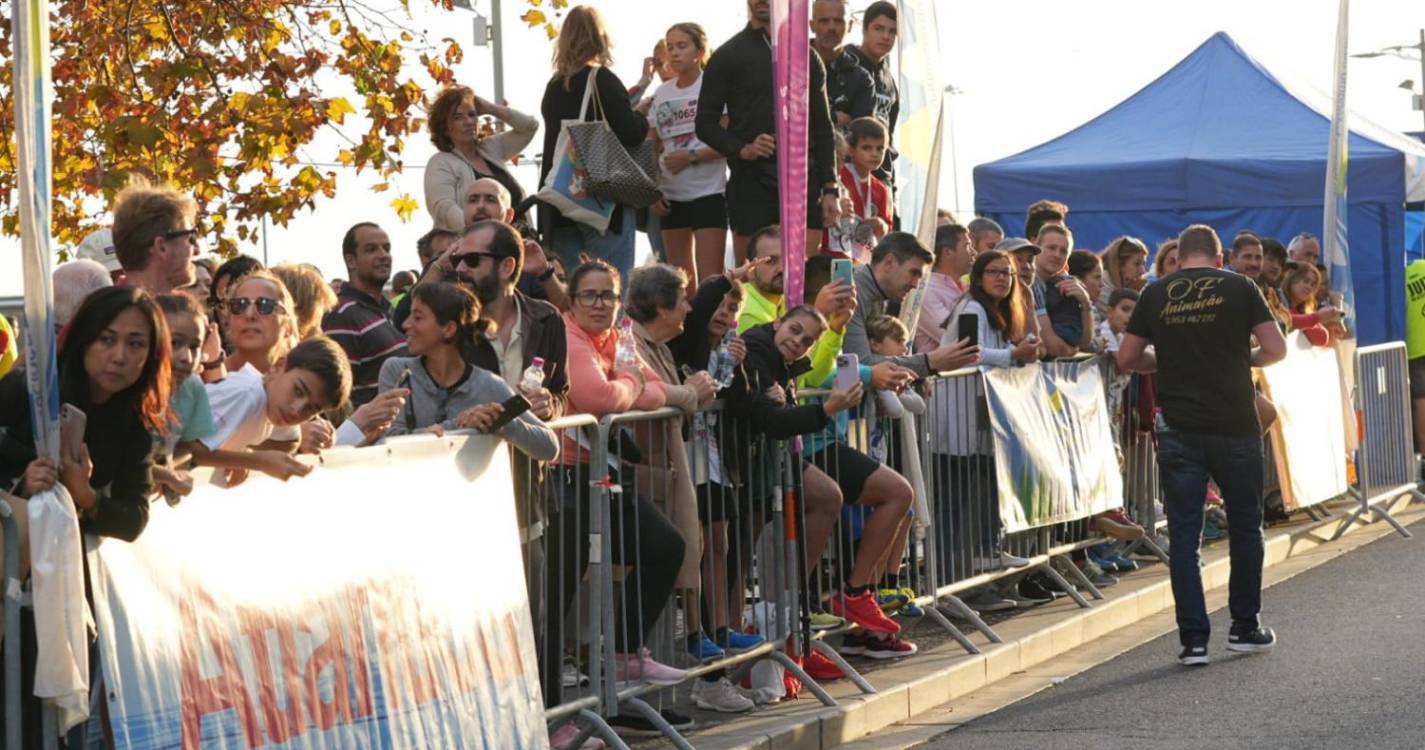 Público começa a juntar-se para a corrida de São Silvestre