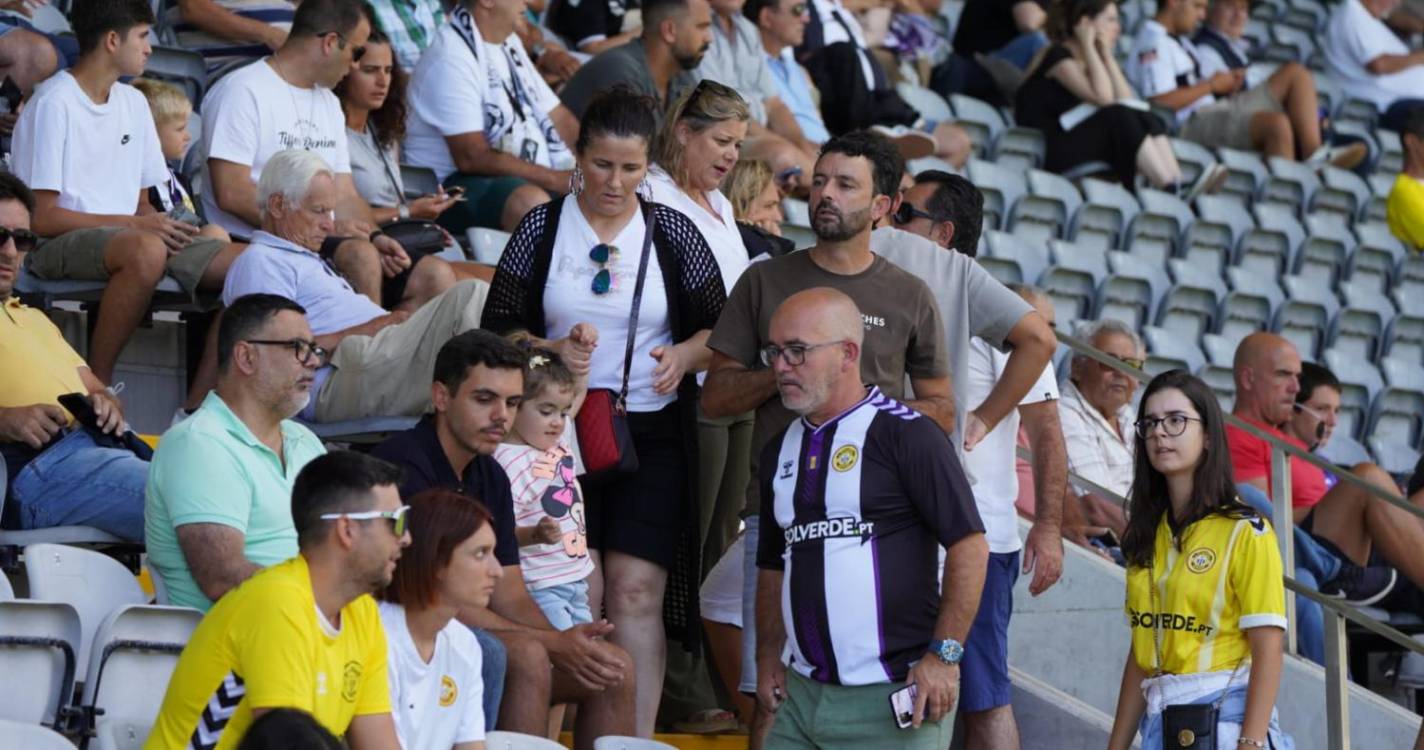 I Liga: Boa moldura humana para assistir ao Nacional x Farense (com fotos)