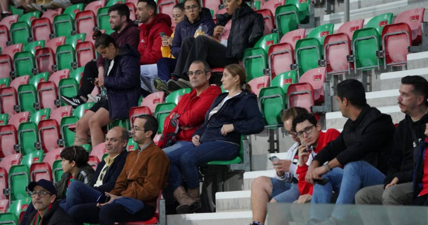 ’Caldeirão’ com pouco público para o Marítimo-Leiria (com fotos)