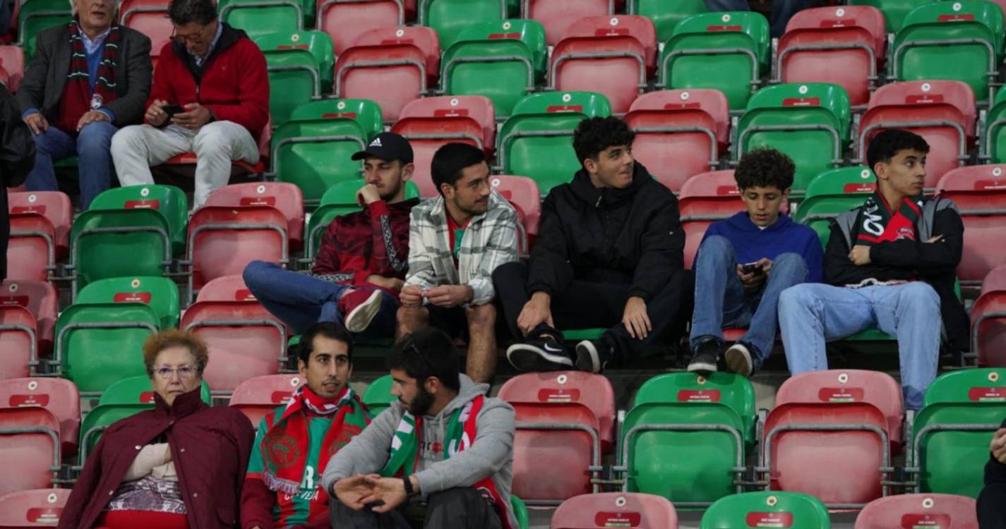 ’Caldeirão’ com pouco público para o Marítimo-Leiria (com fotos)