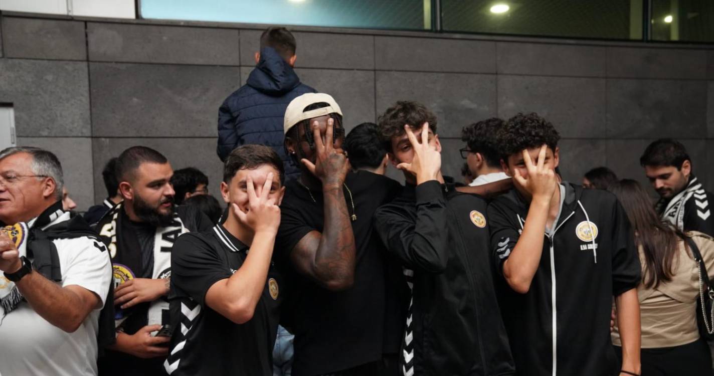 Jogadores do Nacional recebidos no Aeroporto por multidão em festa (com fotos)