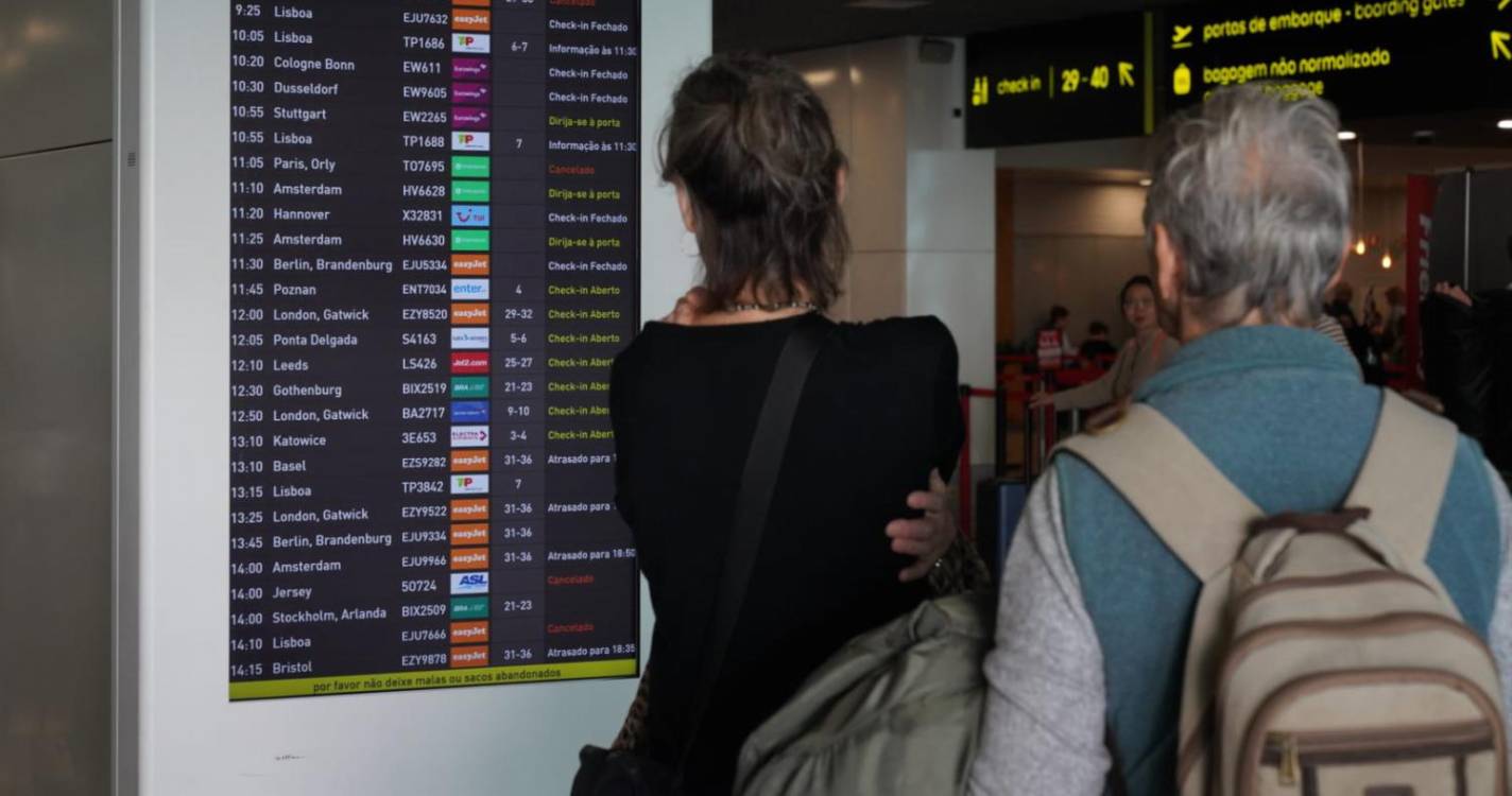 Subida aos embarques no aeroporto vedada aos passageiros