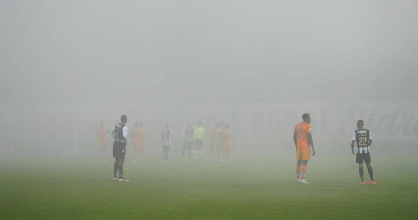 Nevoeiro denso interrompe Nacional-FC Porto