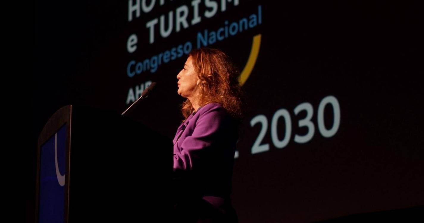 “É justo que o turista contribua para compensar os impactos” no turismo, defende Cristina Pedra