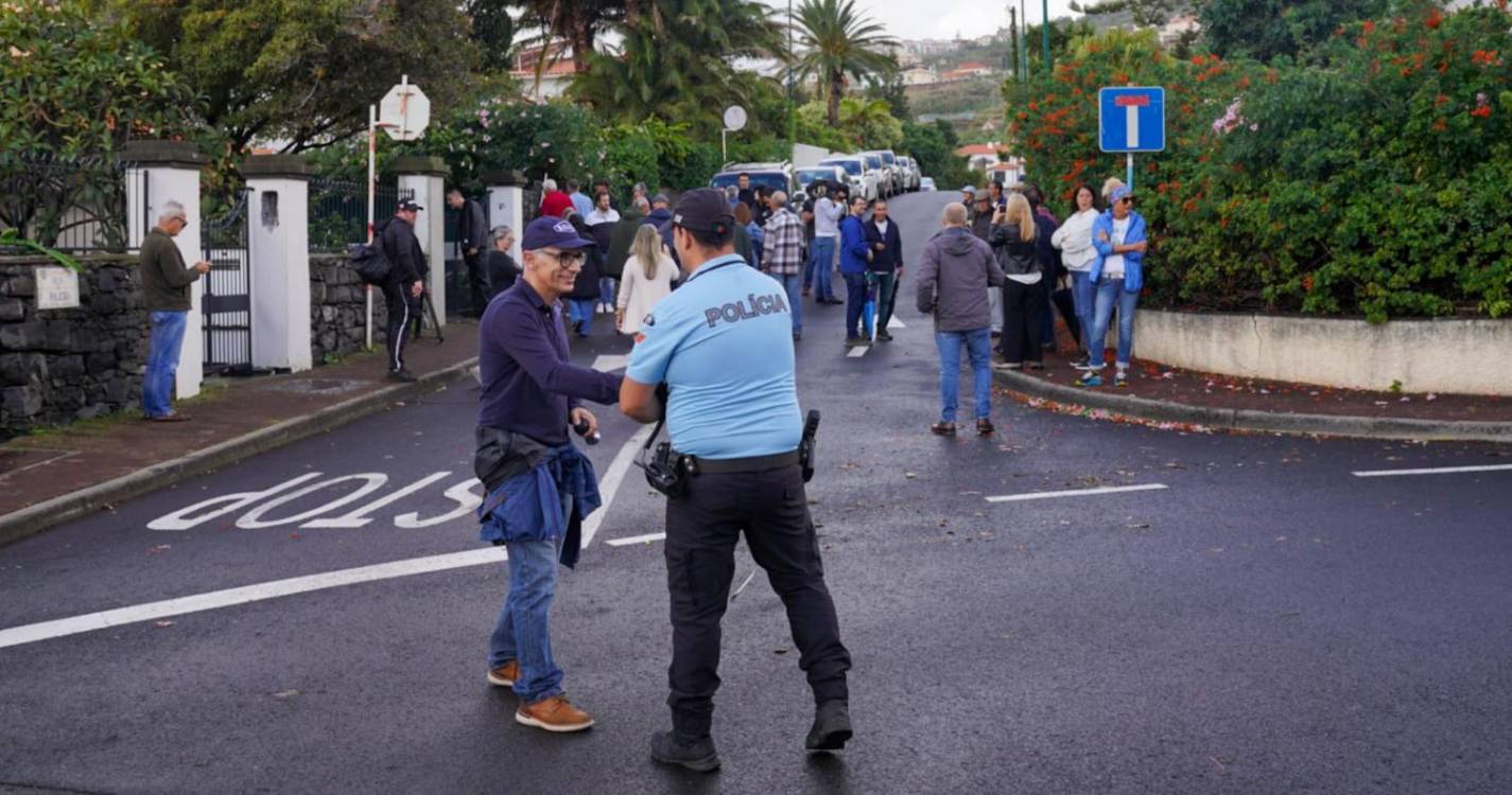 ‘Fascismo Nunca Mais, Canavieira Livre’ junta à volta de 80 pessoas (com fotos e vídeo)