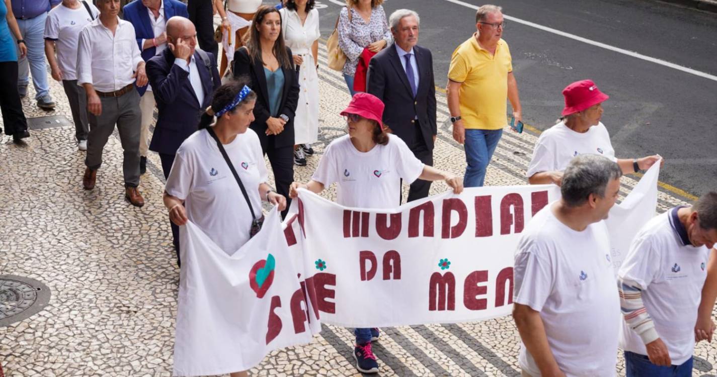 Dia Mundial da Saúde Mental assinalado com uma marcha (com fotos)