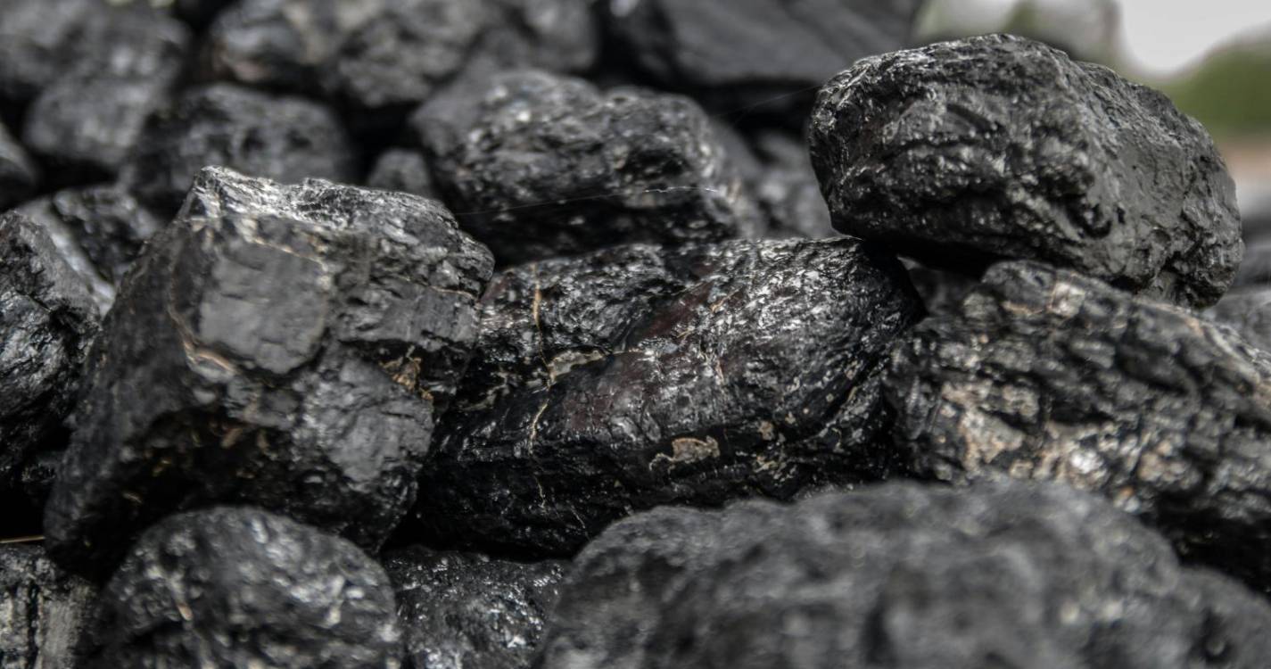 Pelo menos dois mortos e um desaparecido após desabamento de mina de carvão na Polónia