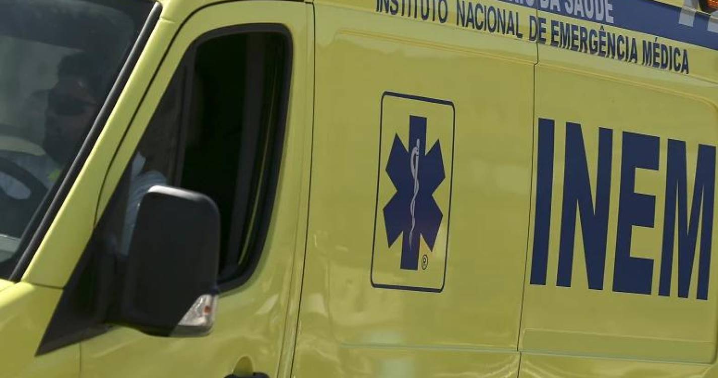 Dez feridos em colisão de autocarro turístico em Lisboa
