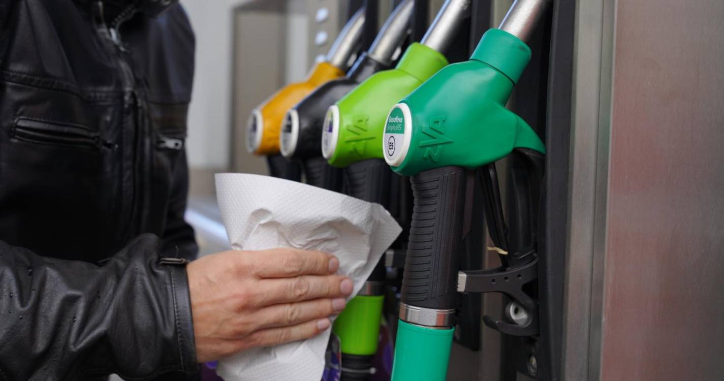 Gasolina desce ligeiramente e gasóleo não mexe