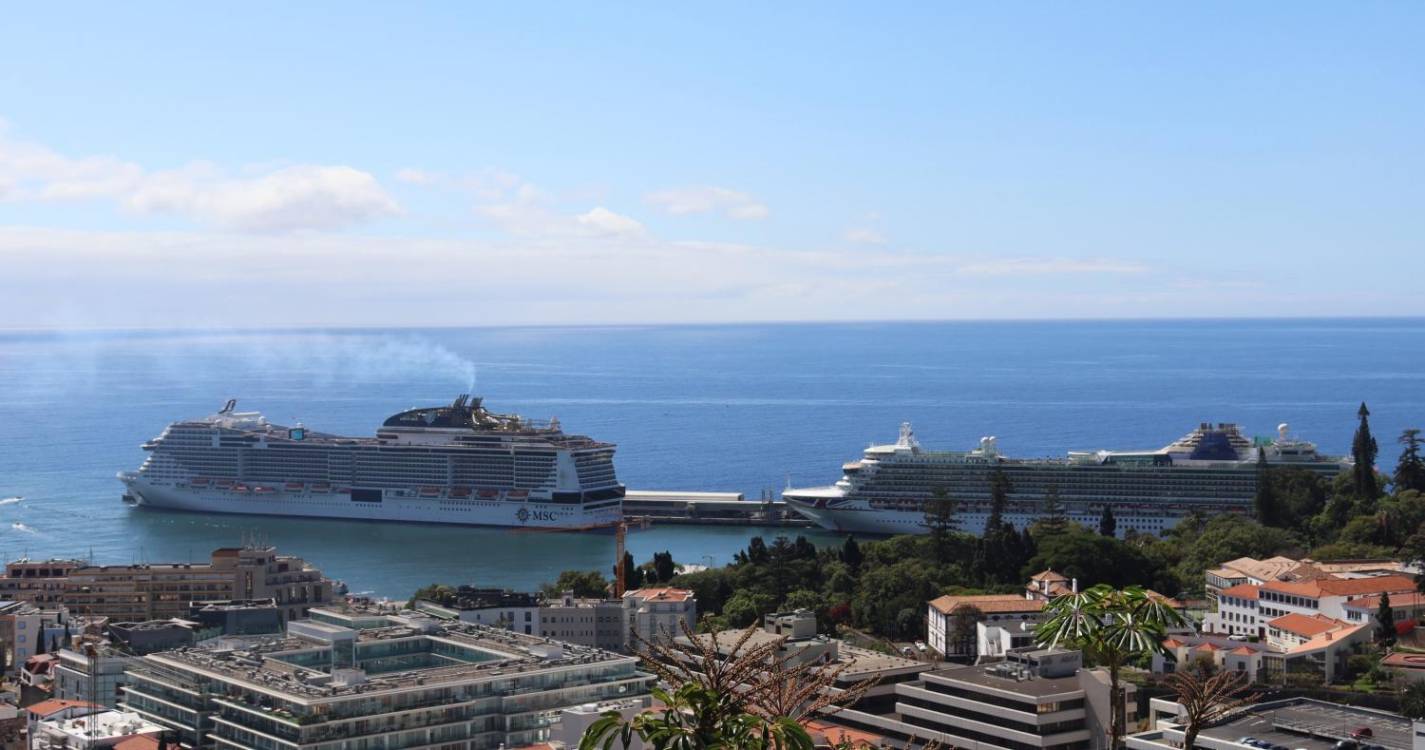 MSC Virtuosa e Ventura no porto do Funchal trazem a bordo mais de 12 mil pessoas