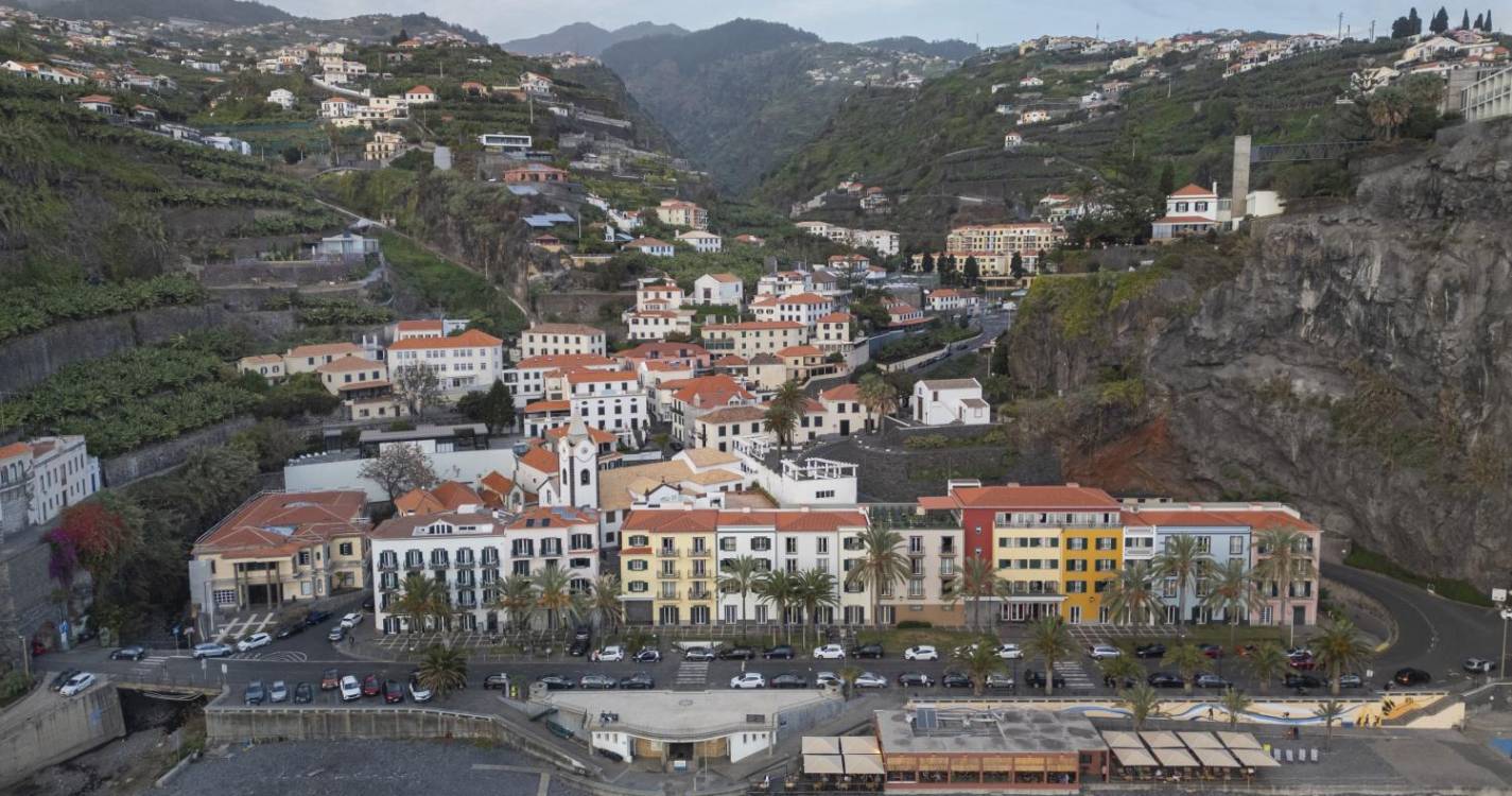 Ponta do Sol propõe estacionamento com três pisos subterrâneos