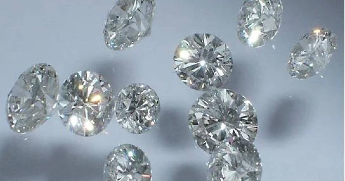 Angola vai leiloar este mês 44 diamantes especiais por via eletrónica