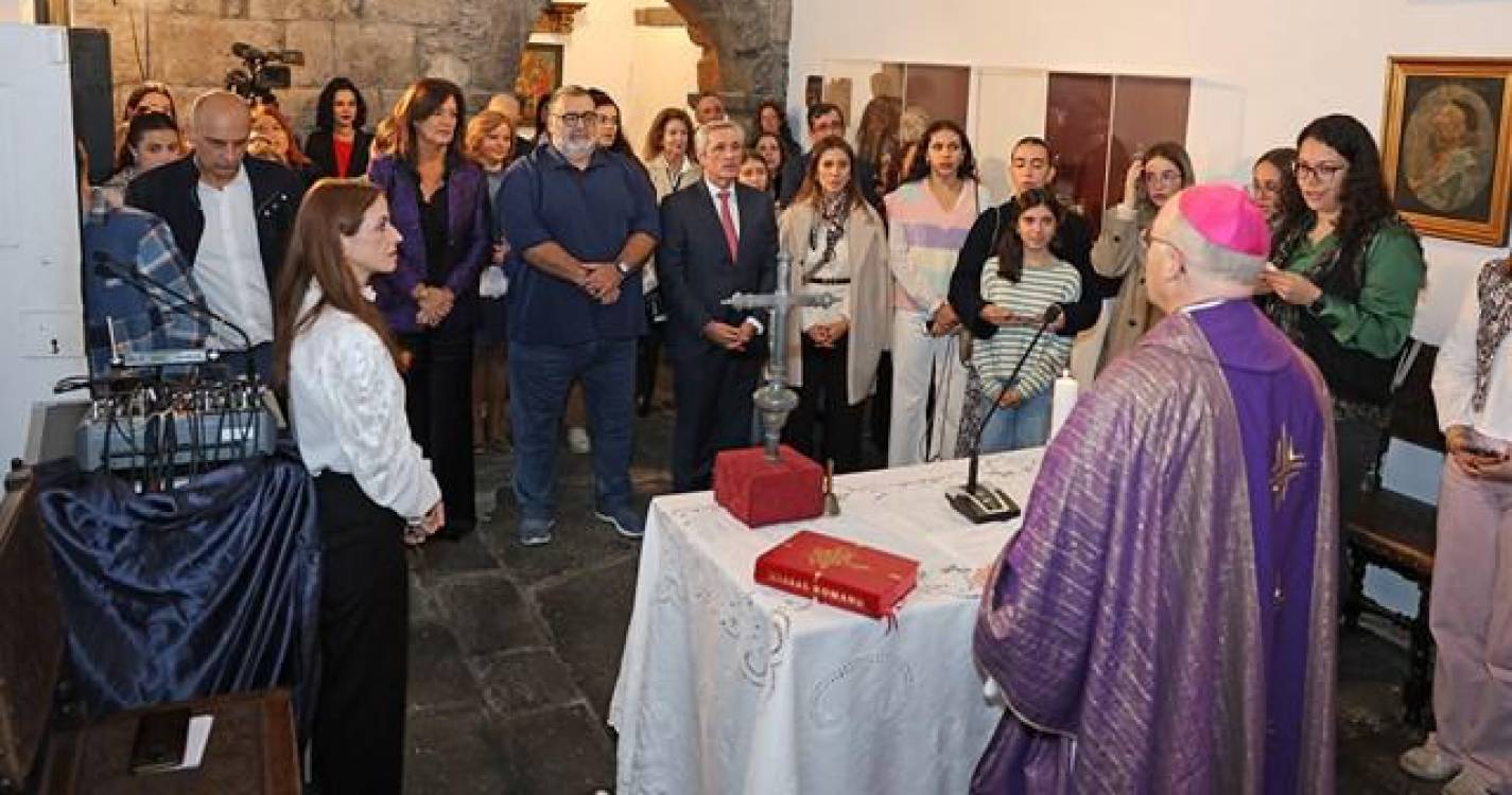 Missa do Parto junta uma centena de pessoas na capela do Parlamento madeirense