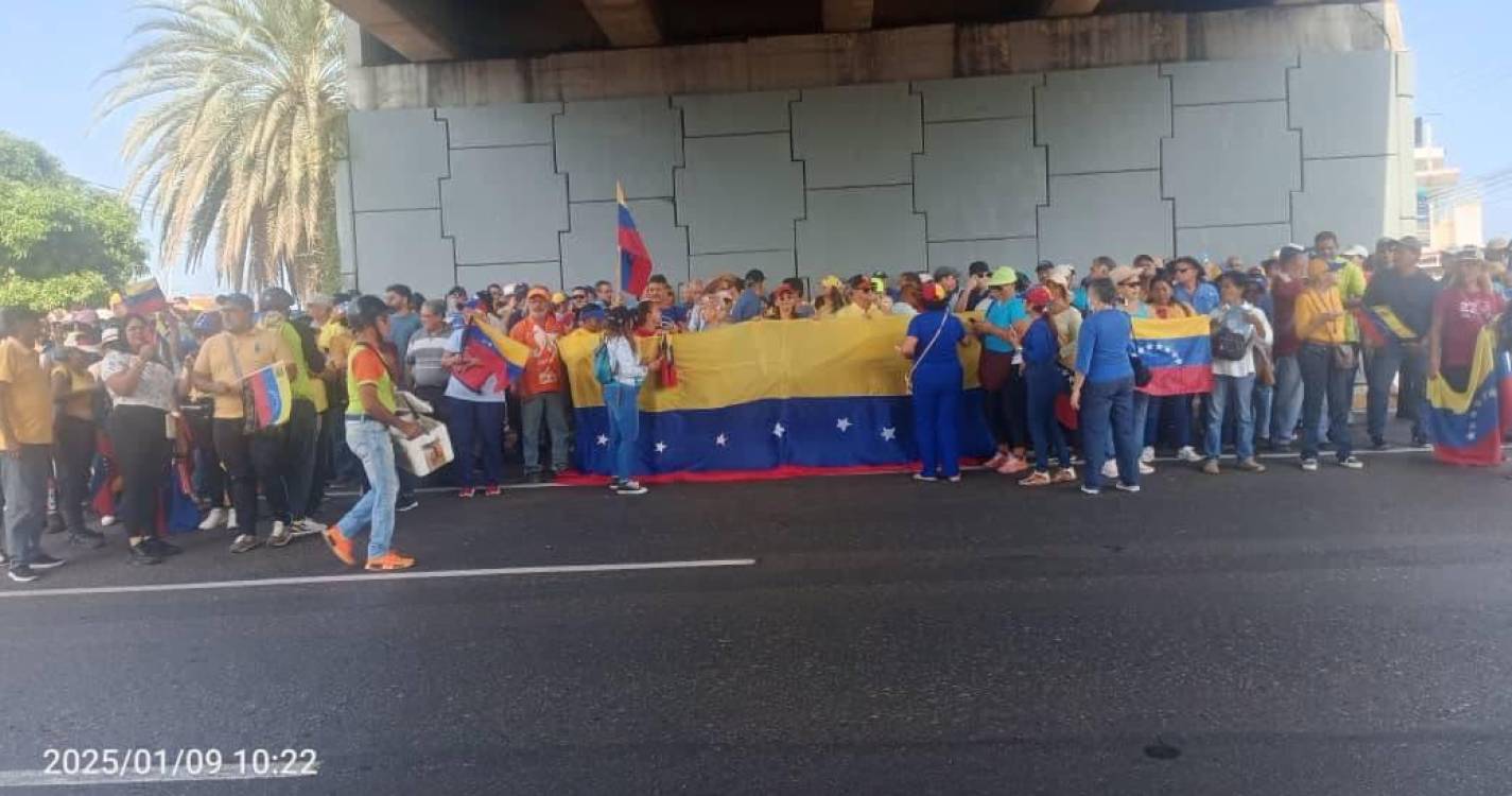 Venezuela acordou com manifestações da oposição em todo o país e não só... (com fotos e vídeos)