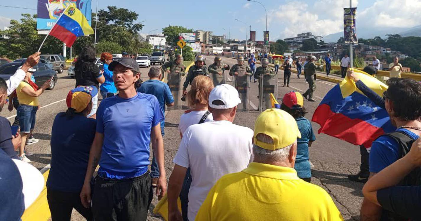 Venezuela acordou com manifestações da oposição em todo o país e não só... (com fotos e vídeos)