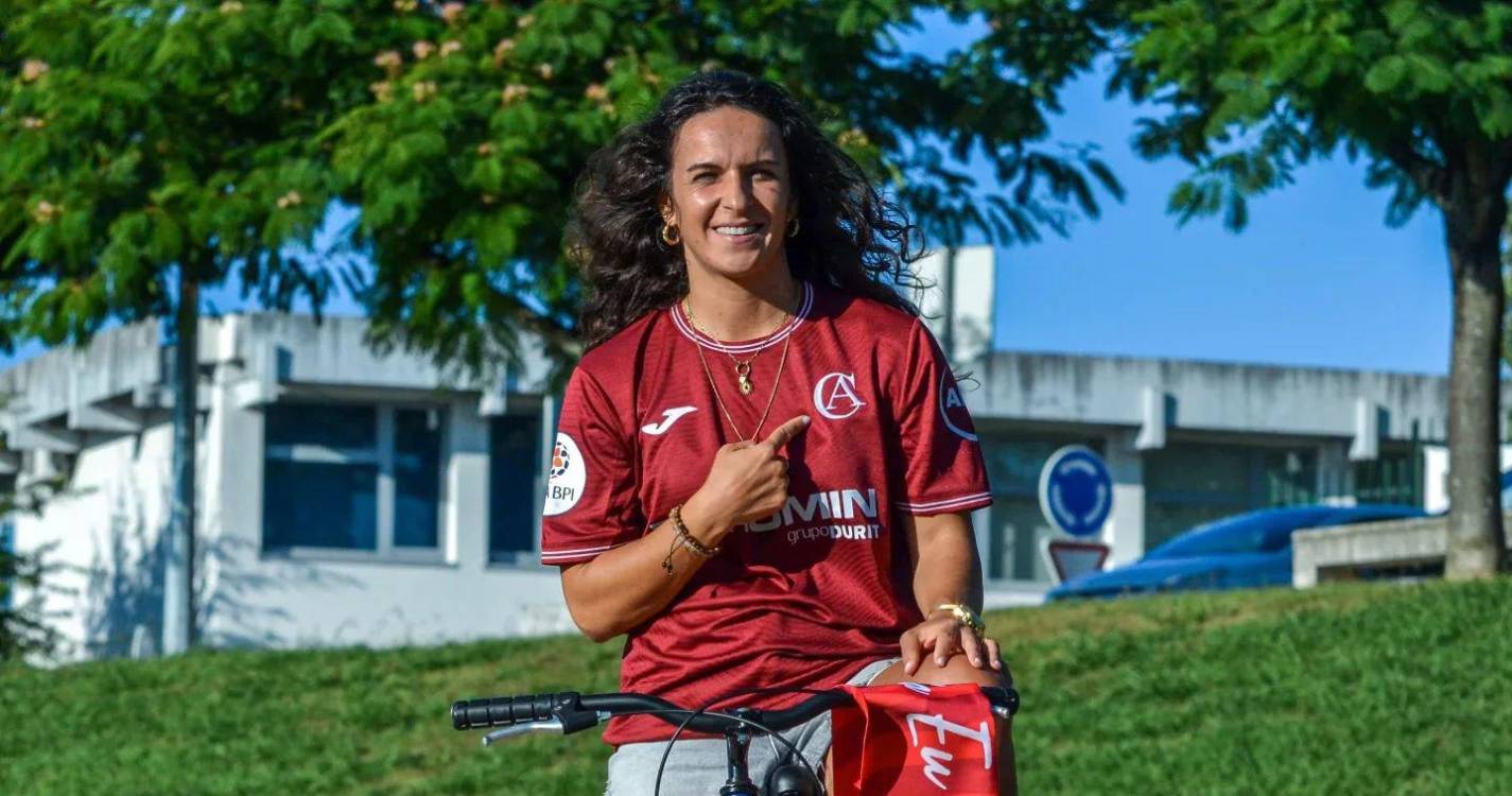 Laura Luís oficializada no Clube de Albergaria