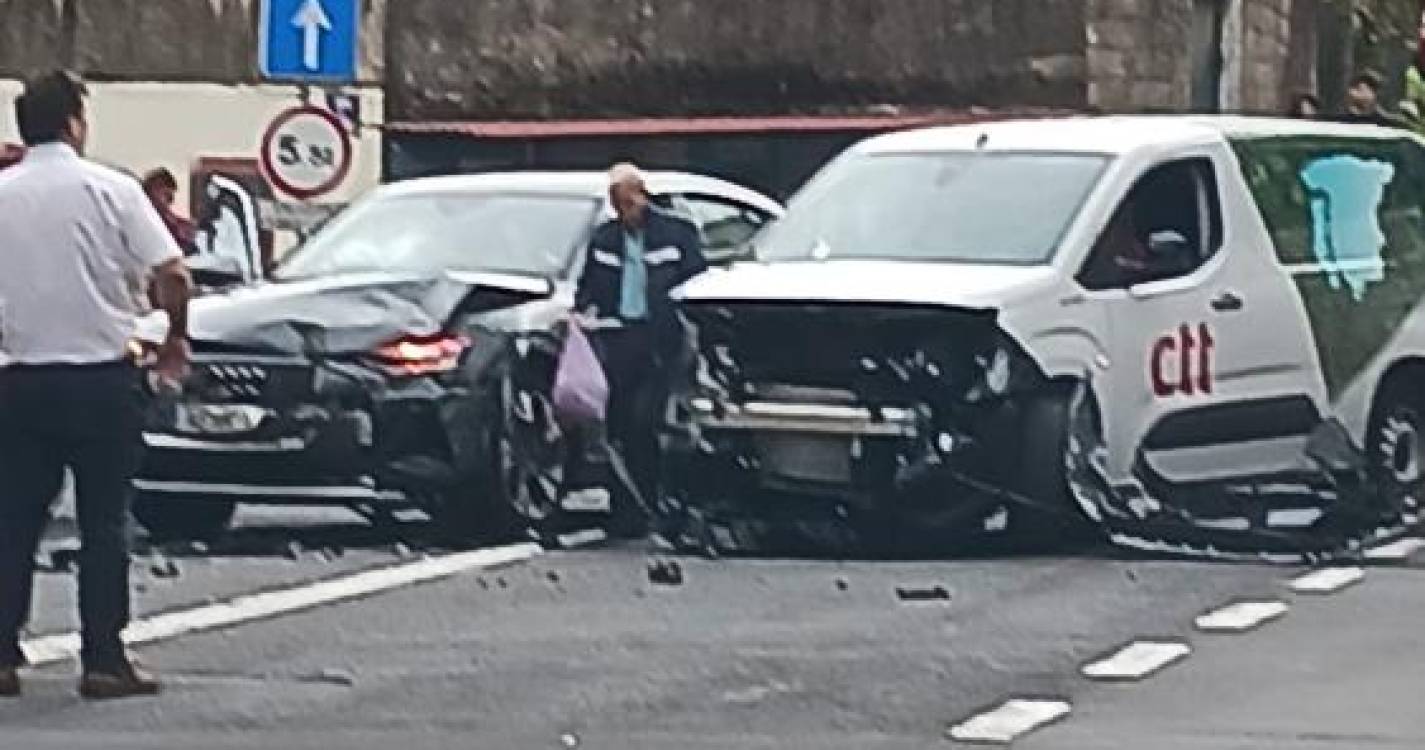 Rapariga socorrida após colisão aparatosa em Machico