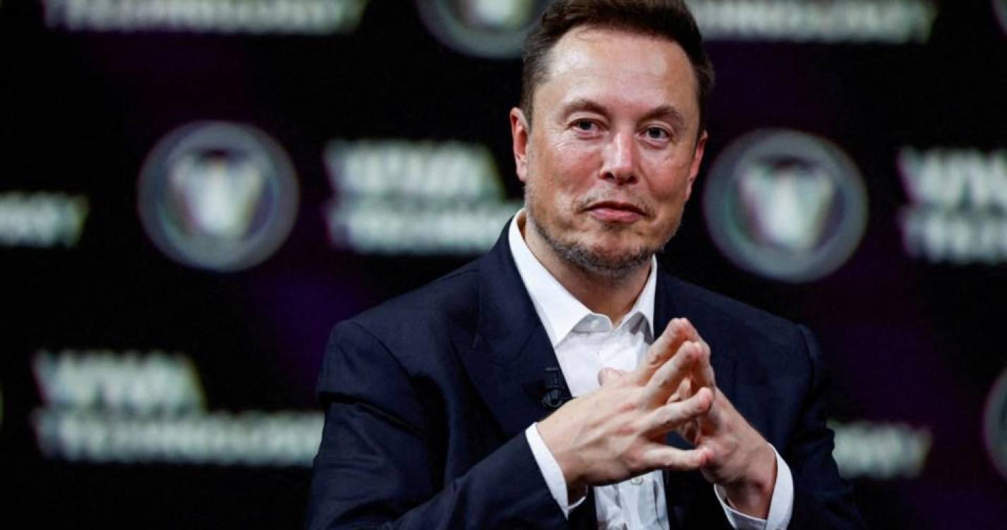 Governo britânico insta Elon Musk a ser responsável após ‘posts’ provocatórios sobre violência