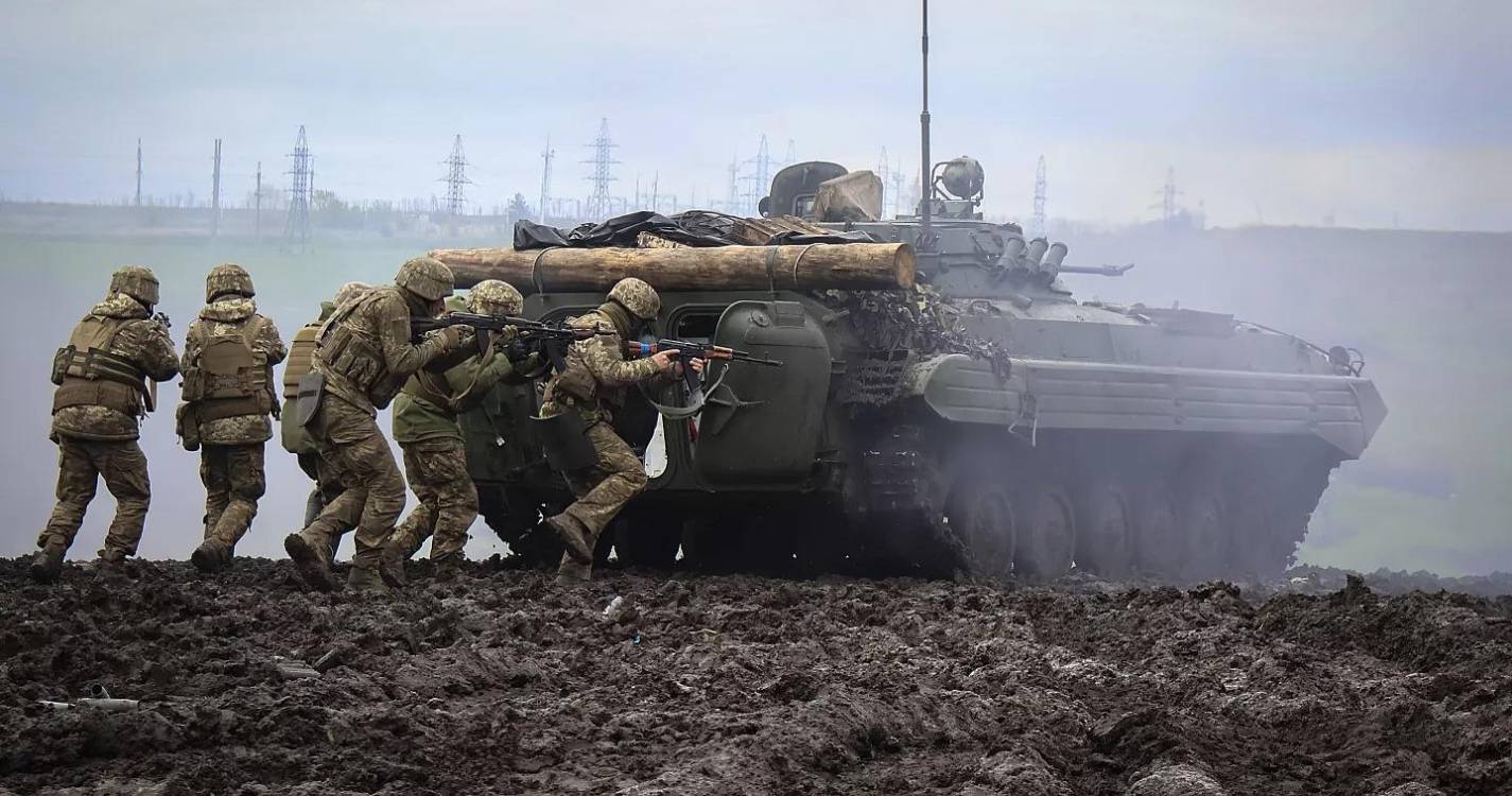Forças ucranianas reforçam posições em Avdiivka no leste do país