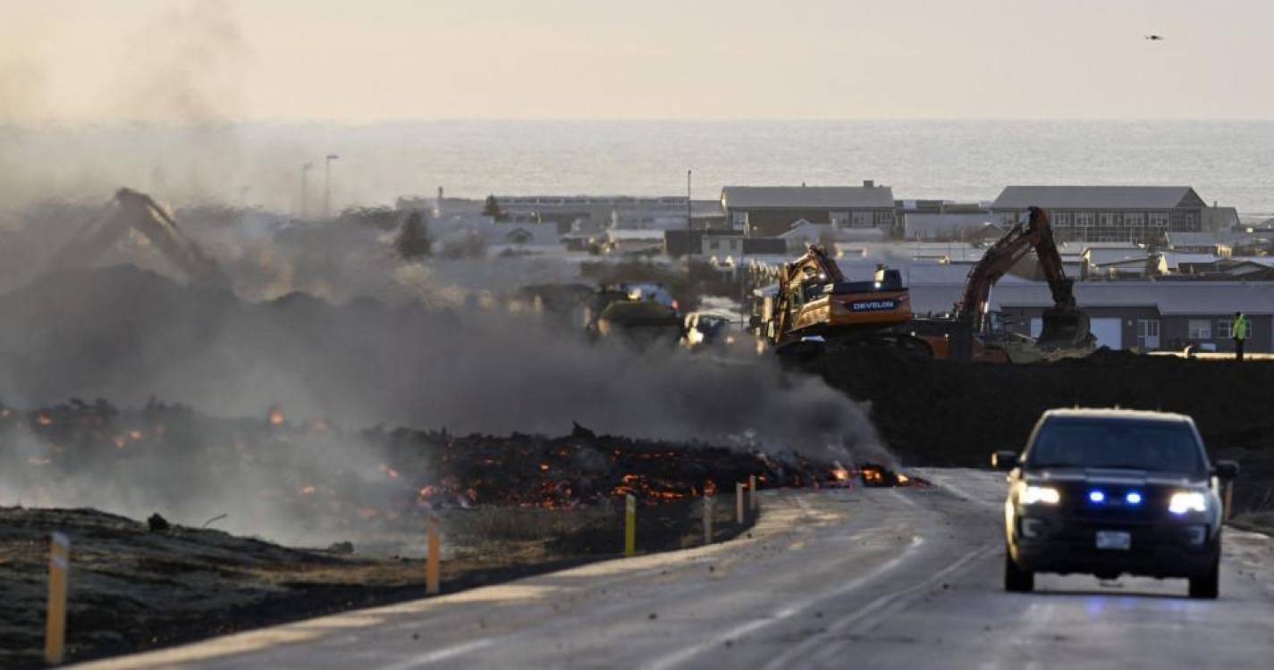 Nova erupção vulcânica perto do porto islandês de Grindavik