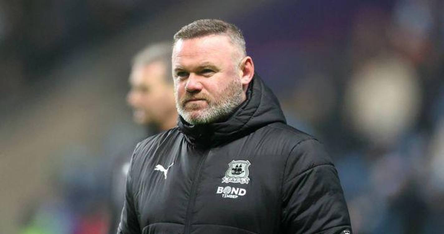 Wayne Rooney deixa comando técnico do Plymouth após quatro vitórias em 23 jogos