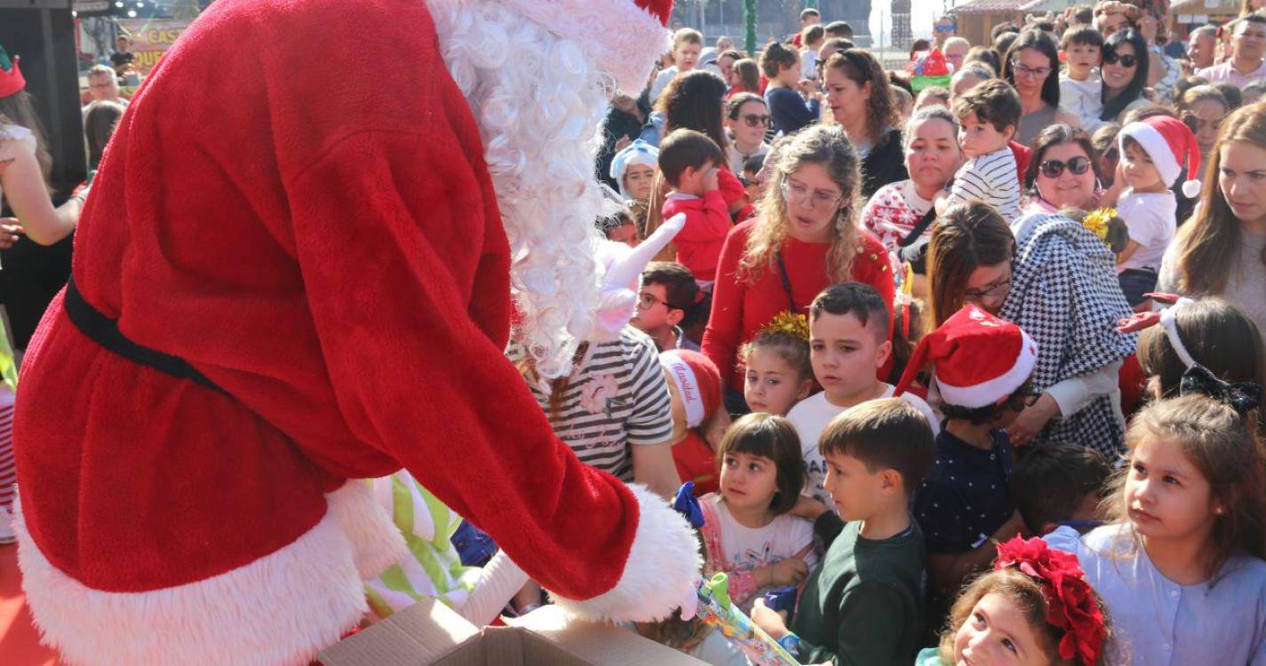 Pai Natal distribuiu prendas e alegria a dezenas de crianças na Ribeira Brava