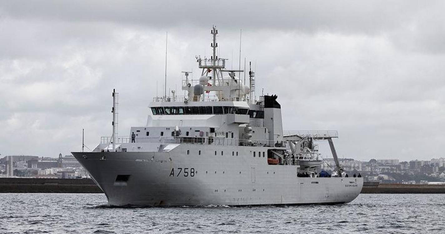 Navio da Marinha Francesa em escala no Porto do Funchal