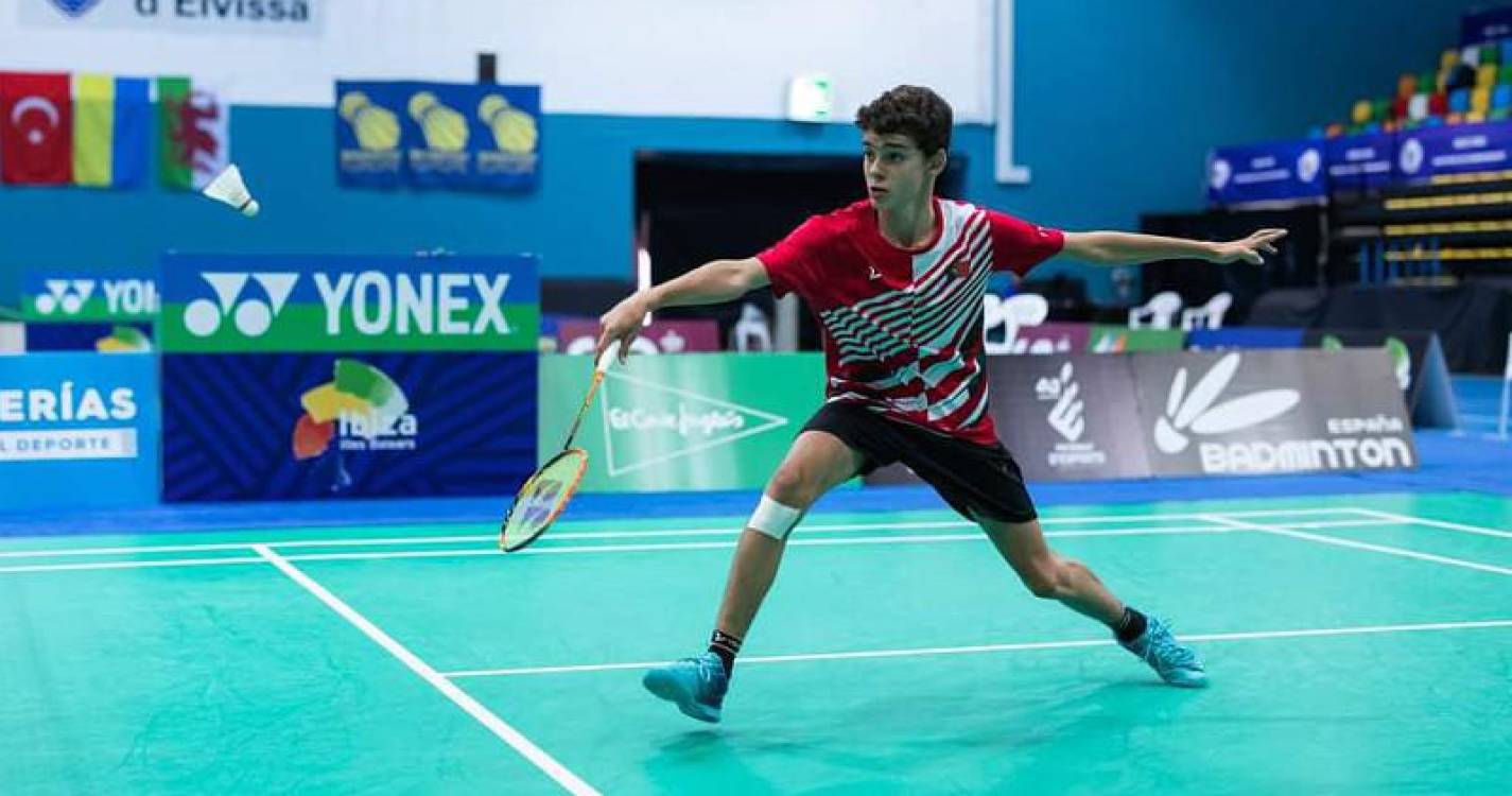 Tiago Berenguer e Santiago Batalha nos ‘oitavos’ do Europeu de badminton sub-19