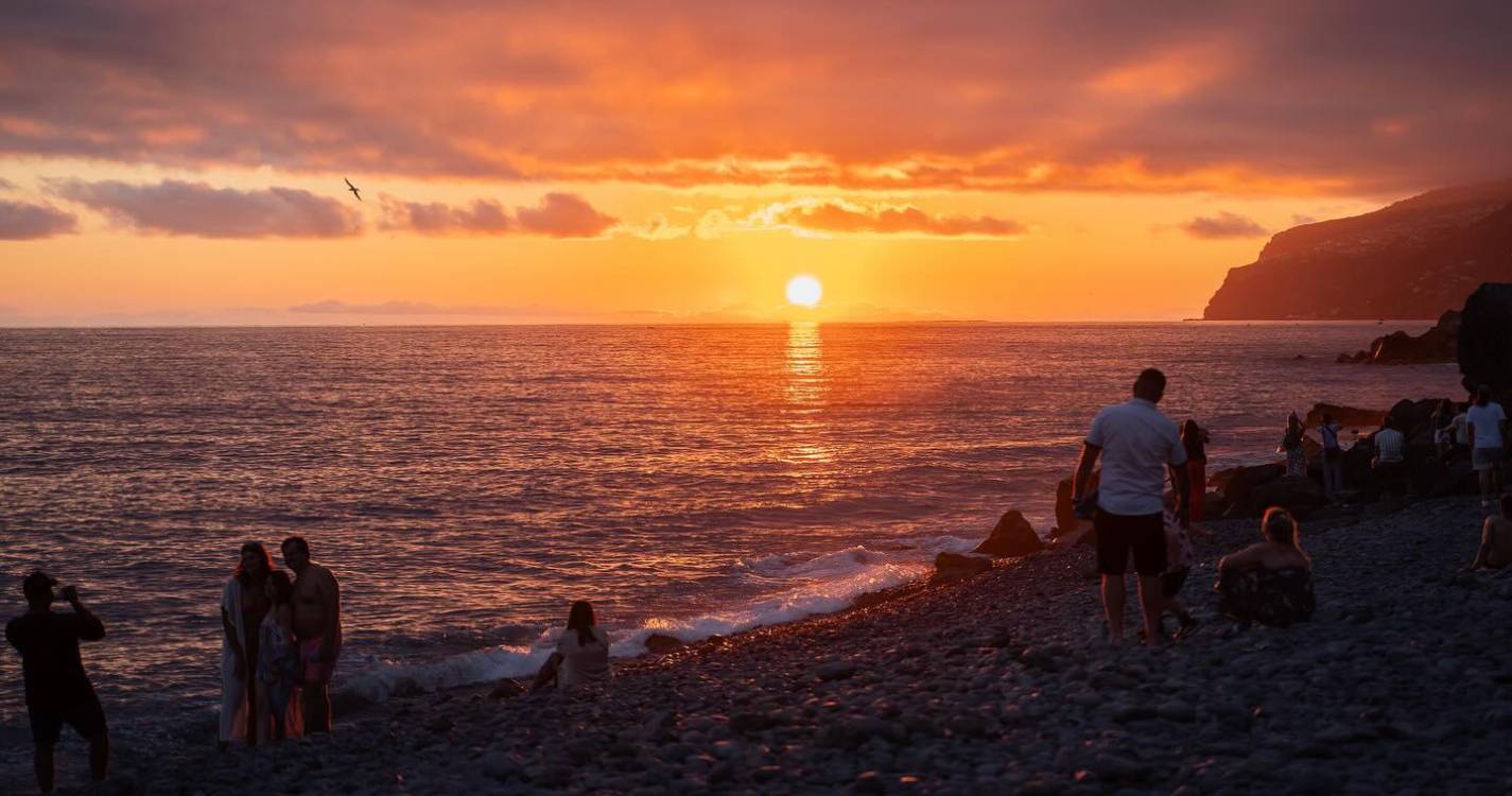 Ambiente relaxante na praia da Ponta do Sol (com fotos)