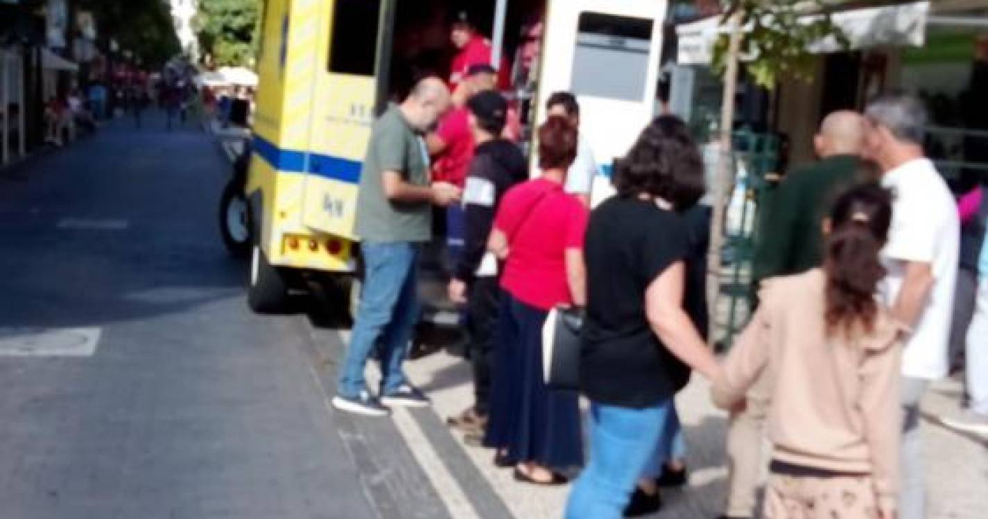 Chapa de alumínio cai de prédio na rua Fernão de Ornelas e atinge criança