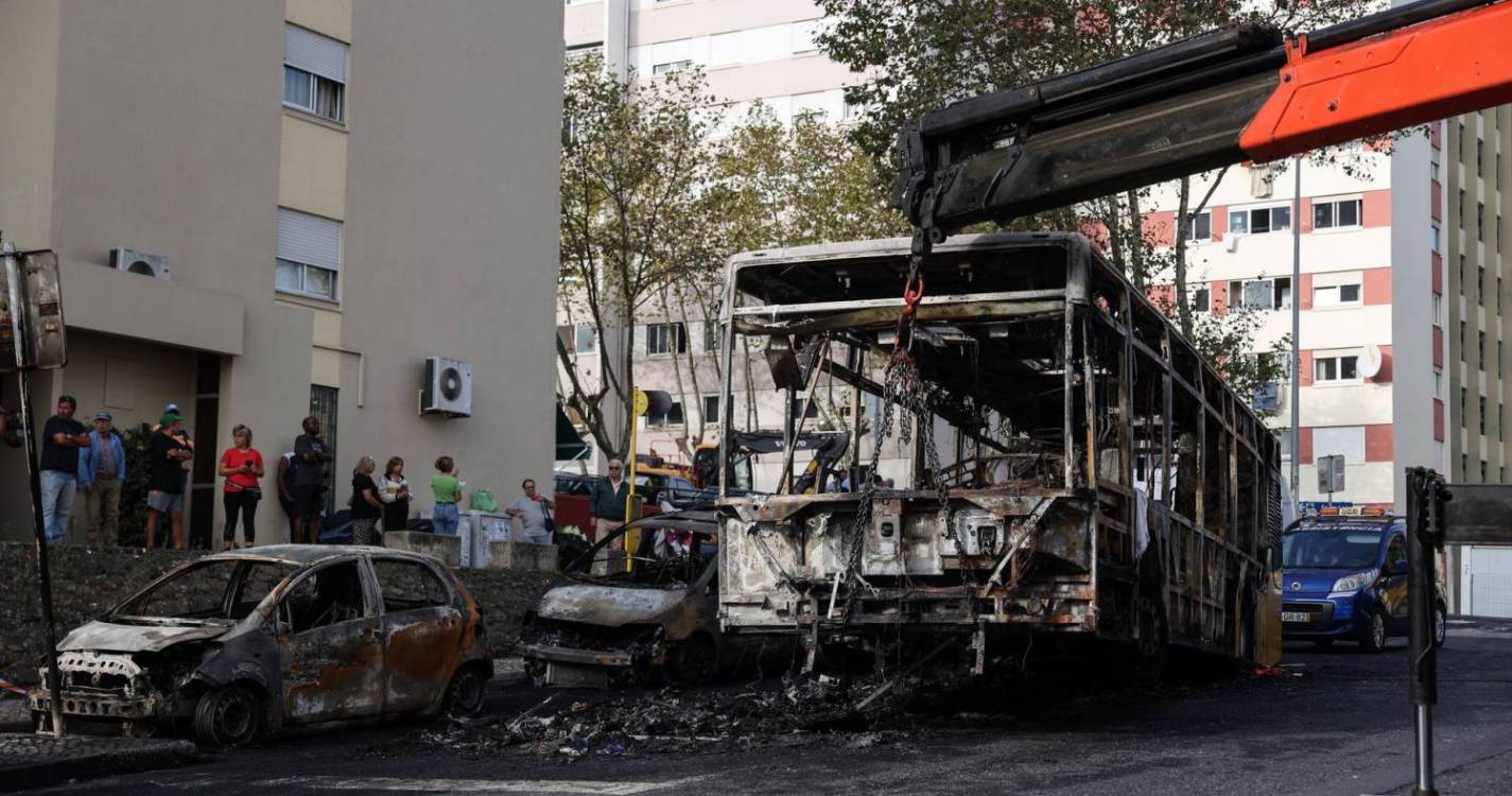 Três detidos na operação da PJ a incêndio em autocarro durante tumultos em Loures