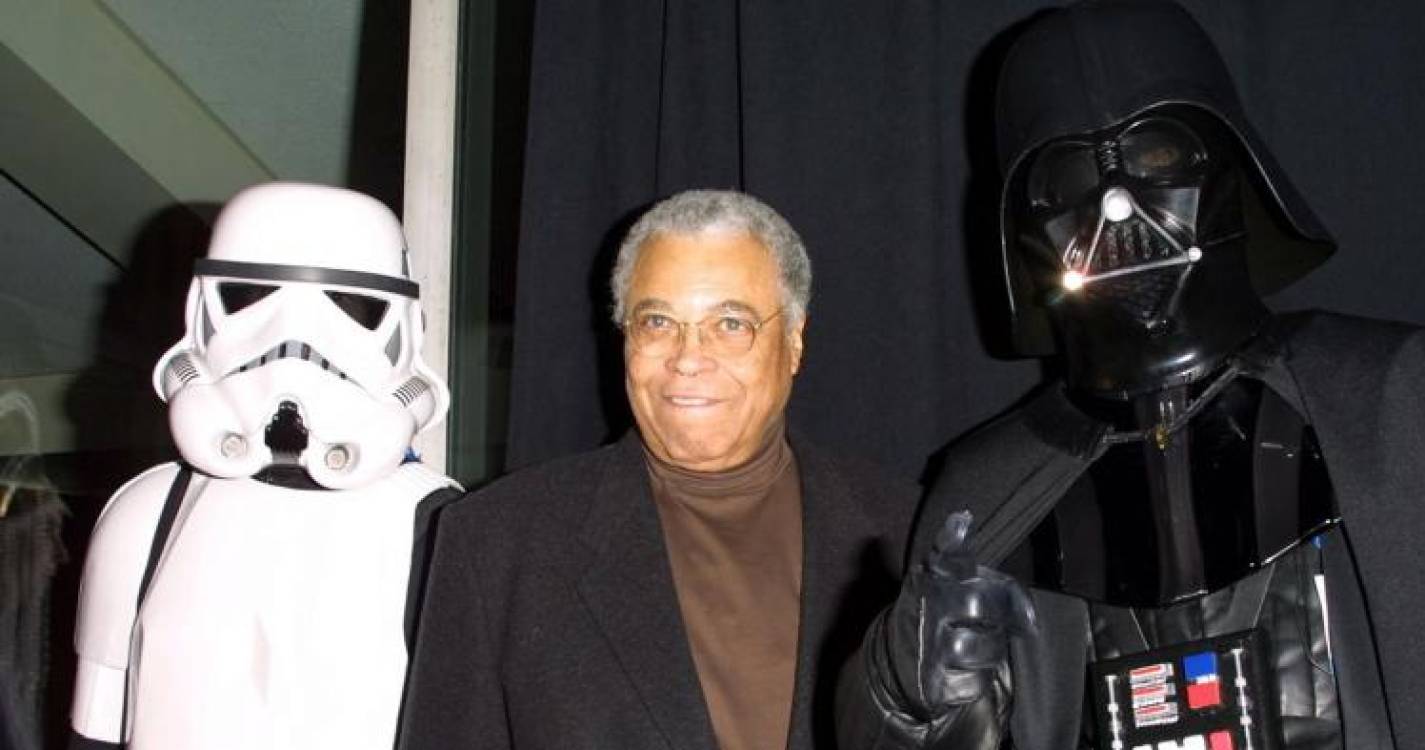 Morreu James Earl Jones, o ator que deu voz a Darth Vader e Mufasa