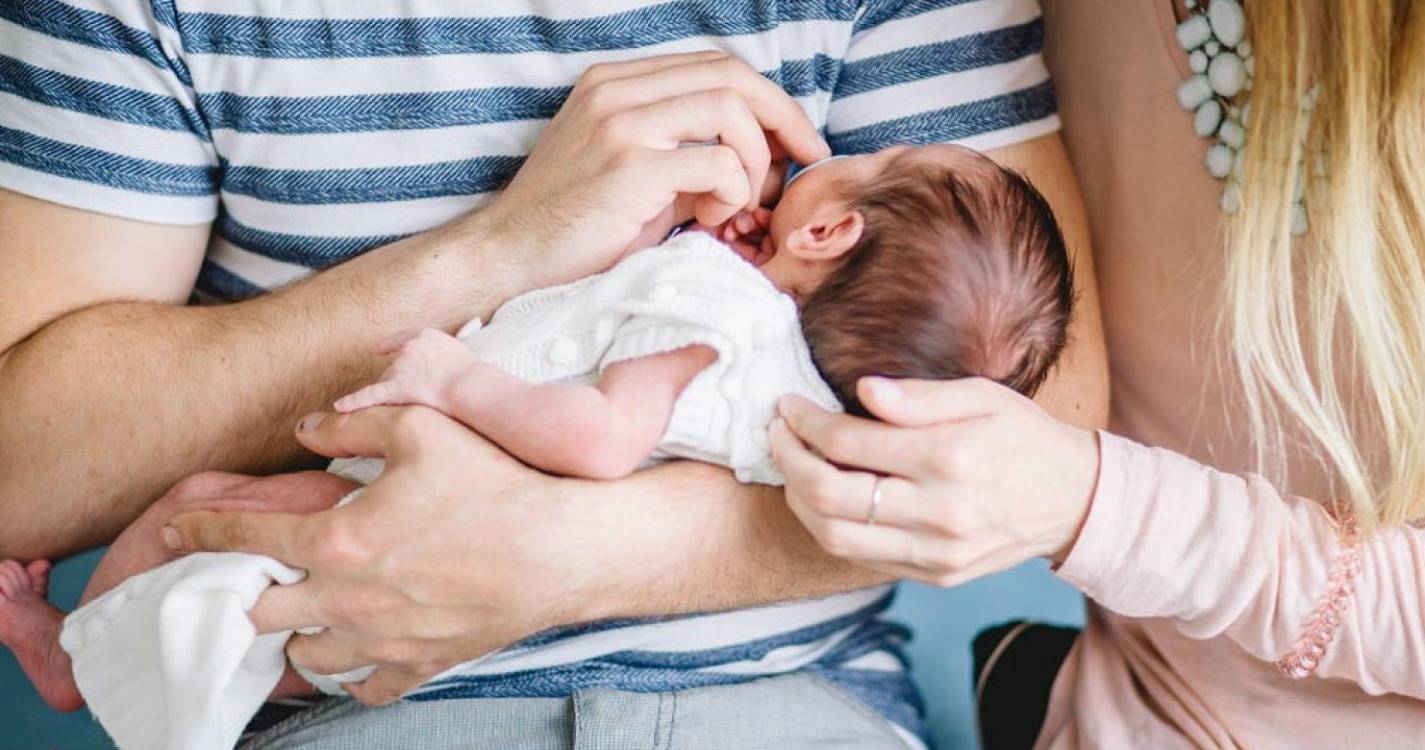 UGT quer licença parental com “períodos iguais e obrigatórios” para homens e mulheres