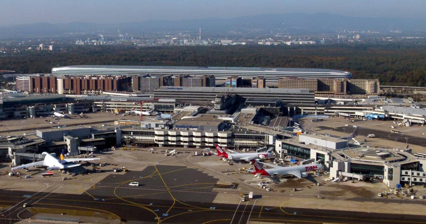 Oito ativistas ambientais detidos após invadirem aeroporto de Frankfurt