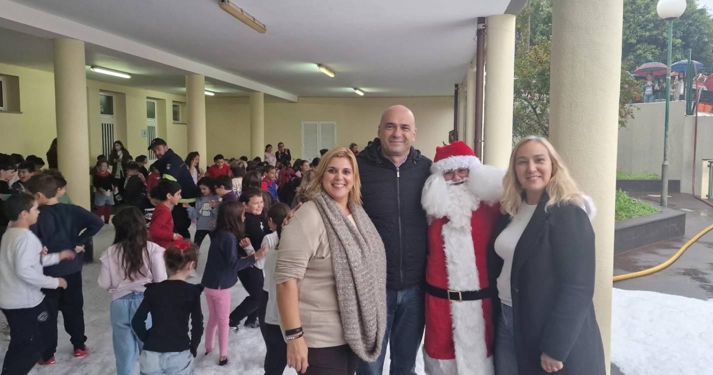 Pai Natal e a neve chegaram à escola EB1 com Pré da Assomada