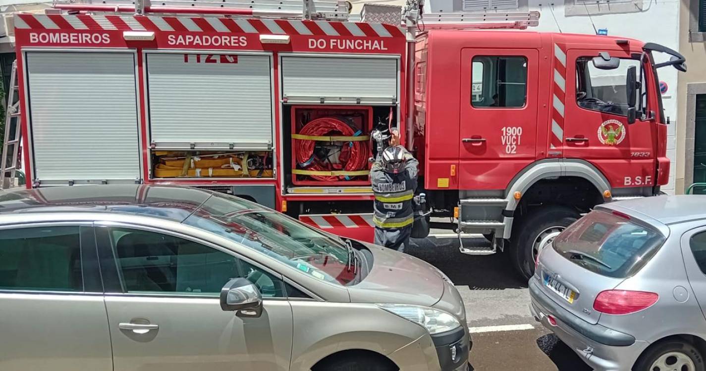 Mais de 20 pessoas desalojadas na sequência de incêndio na rua das Mercês