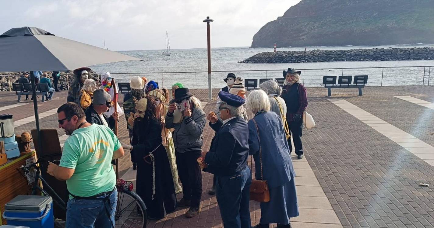 Mascarados surpreendem em Machico (com vídeo)