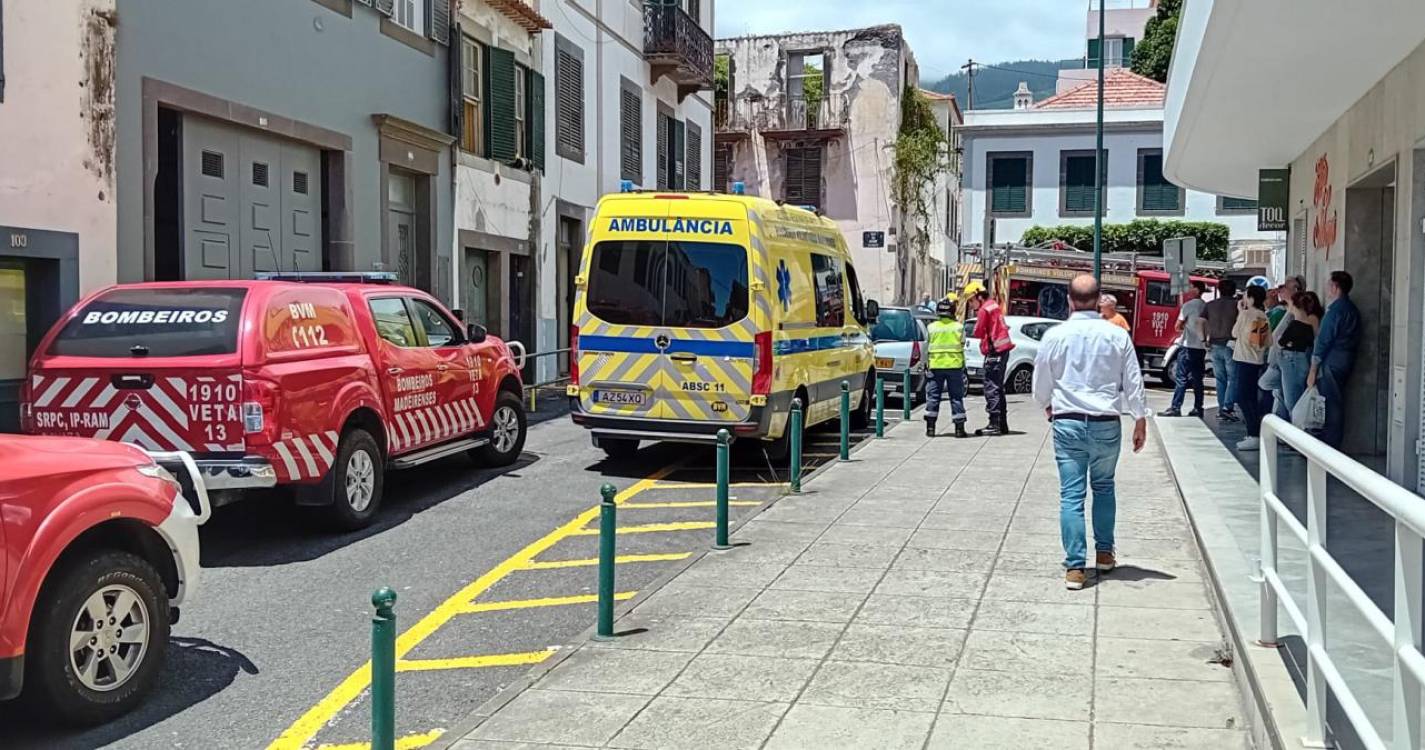 Mais de 20 pessoas desalojadas na sequência de incêndio na rua das Mercês