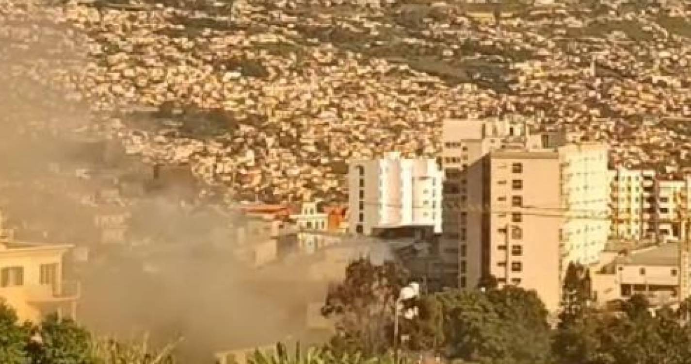 Incêndio nos Barreiros aciona bombeiros (com vídeo)