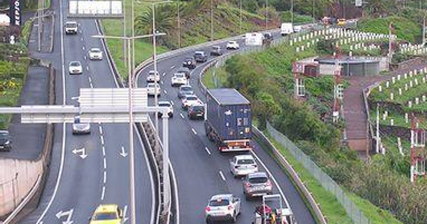 Acidente em Gaula congestiona trânsito e aciona bombeiros