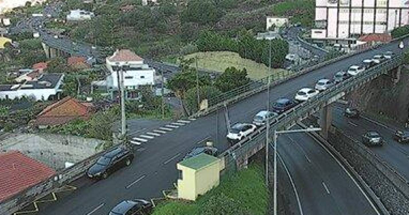 Tráfego intenso na Cancela congestiona trânsito numa extensão de 5km