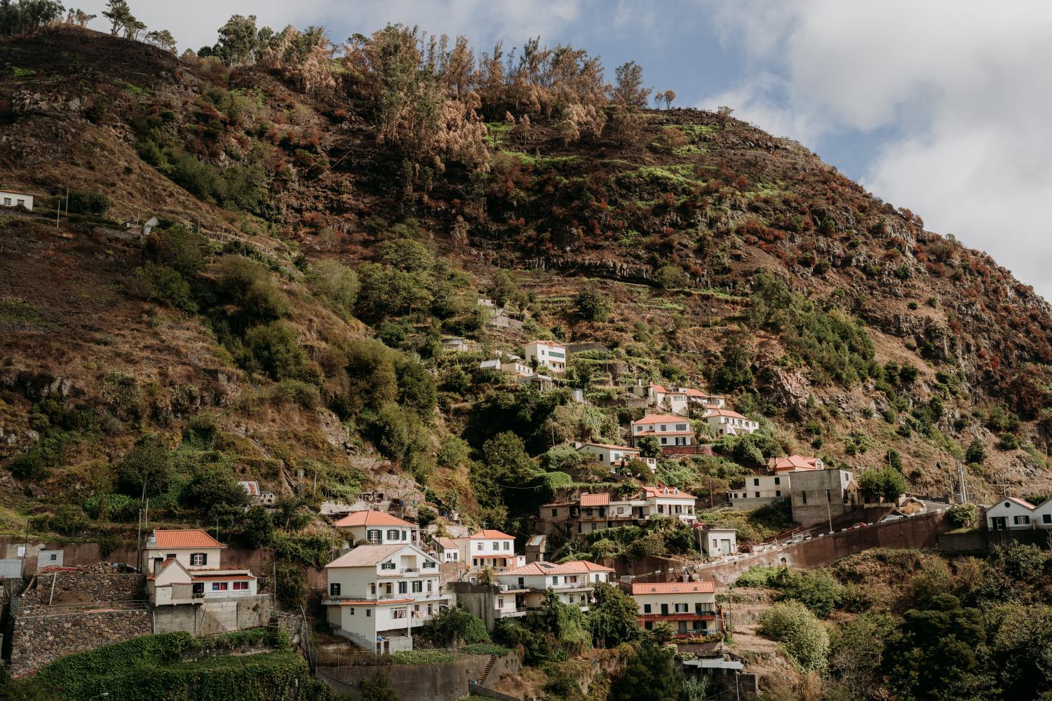 Ribeira Brava: Miradouros do Espigão e Sagrada Família recuperados num investimento de 7.500 euros (com fotos)